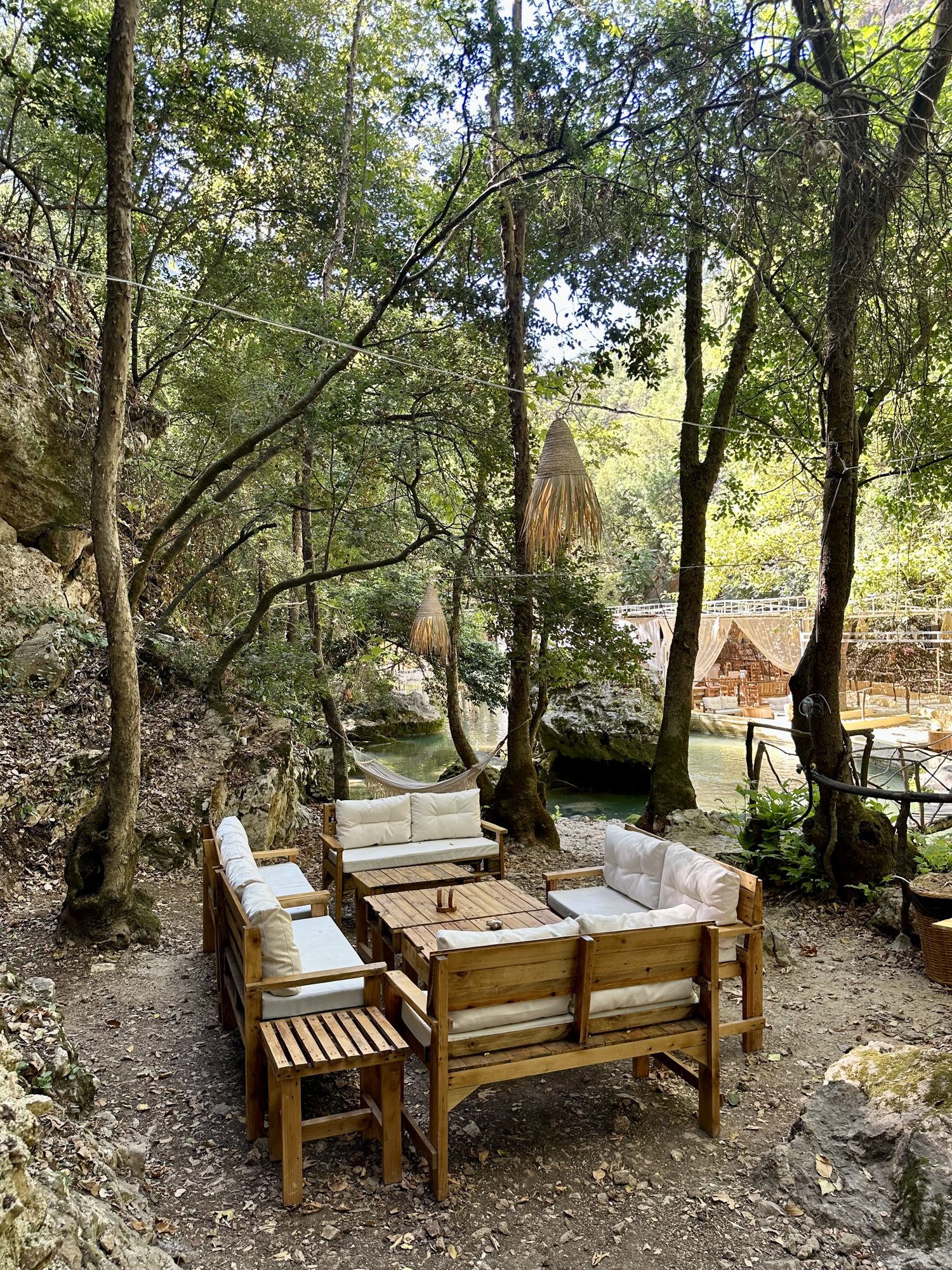 Cozy spaces 4